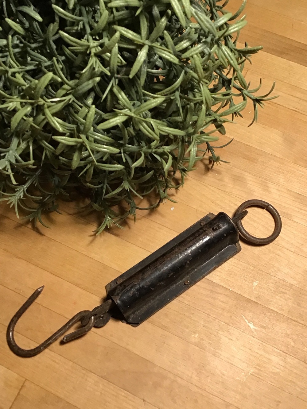 ♥️5/25$ Vintage Black Metal Handheld Balance Scale Hook